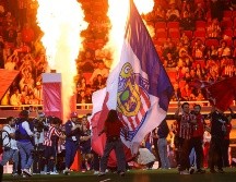 Los aficionados demostraron apoyo al equipo y reconoció la forma en que aguantó con un jugador menos los últimos minutos del juego. EL INFORMADOR/H. Figueroa