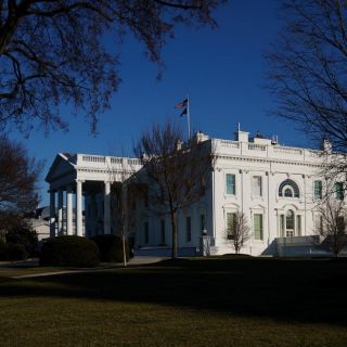 Servicio Secreto de EU disparó a un hombre armado cerca de la Casa Blanca