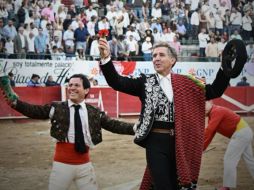 Pablo Hermoso cortó tres orejas mientras que su hijo indultó a “Venadito”. ESPECIAL.