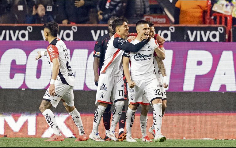 Con sus tres goles, Uros Durdevic (centro) llega a ocho en lo que va del torneo. IMAGO7