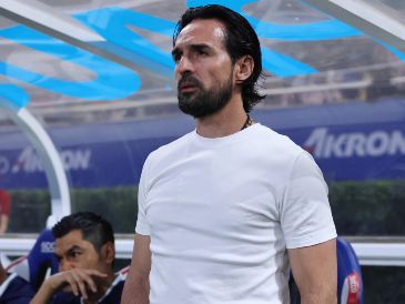 El nuevo técnico de Chivas, Gerardo Espinoza, en el partido del sábado ante América. IMAGO7