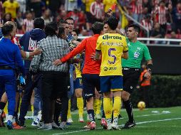 Gerardo Espinoza fue expulsado del Clásico Nacional luego de la agresión que recibió por parte de jugador de las Águilas. IMAGO7/ Hugo Ramírez