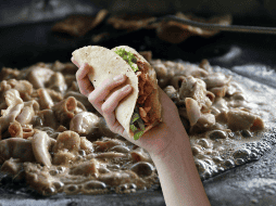 Los tacos de tripas son muy buscados por los comensales en los puestos. EL INFORMADOR / ARCHIVO