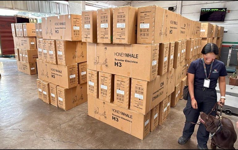 El decomiso de estas mercancías evita posibles afectaciones económicas y de seguridad para el país, además de prevenir la competencia desleal contra sectores formales del comercio. X / @AduanasMx