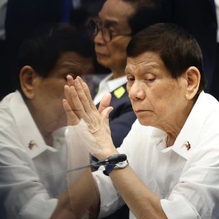 Expresidente de Filipinas es detenido por crímenes contra la humanidad