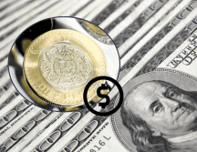 Hoy, la mejor opción en la compra del dólar -en este momento de la mañana- es Banamex, y la venta en Bancomer. ESPECIAL