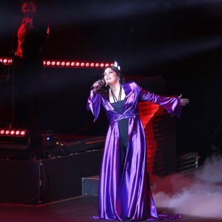 Yuridia defiende bandera mexicana en concierto en Texas
