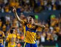 Nicolás Sánchez en festejo de gol. Los Tigres esperan rival de entre el Galaxy y el Herediano. EFE/M. Sierra