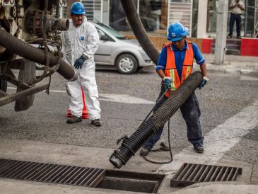 Más de 400 trabajadores del SIAPA trabajan en el programa de limpieza. EL INFORMADOR/Archivo