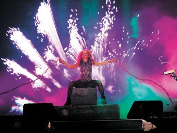 Shakira emociona a sus fans con su llegada a México. SUN/ARCHIVO