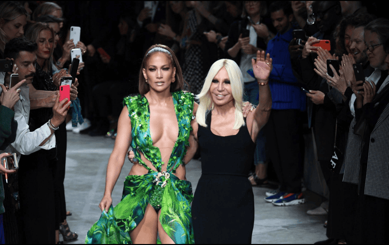 Donatella Versace dice adiós a su cargo como directora creativa de la marca de moda homónima.  EFE / ARCHIVO