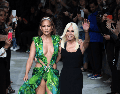 Donatella Versace dice adiós a su cargo como directora creativa de la marca de moda homónima.  EFE / ARCHIVO