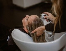 Canas: Cabellos que han perdido melanina. UNSPLASH / L. CASH