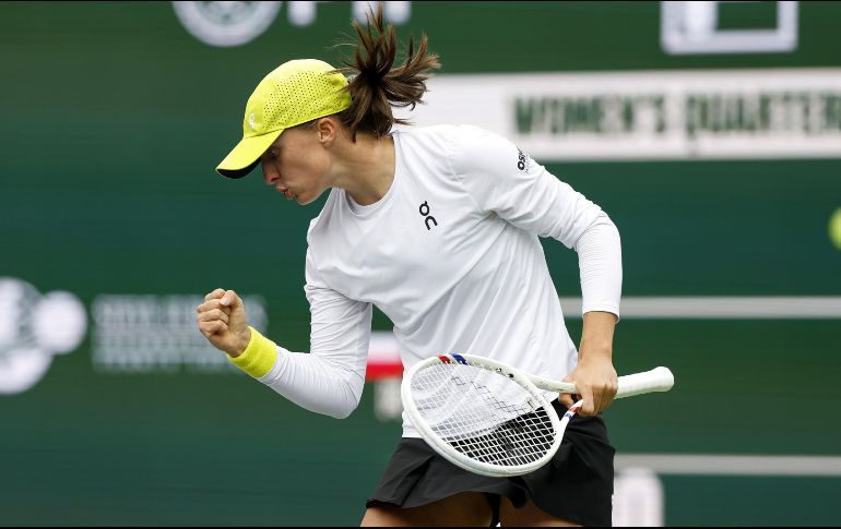 Iga Swiatek es la primera jugadora en clasificar por cuatro veces consecutivas a las semifinales del torneo. EFE/J. Mabanglo