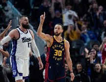 Curry cumple hoy 37 años de edad, está en su  temporada 16 en la NBA y no muestra signos de detenerse. AP/G. Vásquez