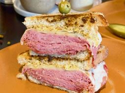 Deleita tu paladar con la gran variedad de sándwiches que ofrecen en Yes chef. ESPECIAL