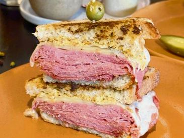 Deleita tu paladar con la gran variedad de sándwiches que ofrecen en Yes chef. ESPECIAL