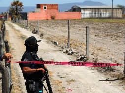 En su primera visita al rancho Izaguirre las Madres Buscadoras no removieron la tierra, aseguraron que aún salía humo. EFE/F. Guasco