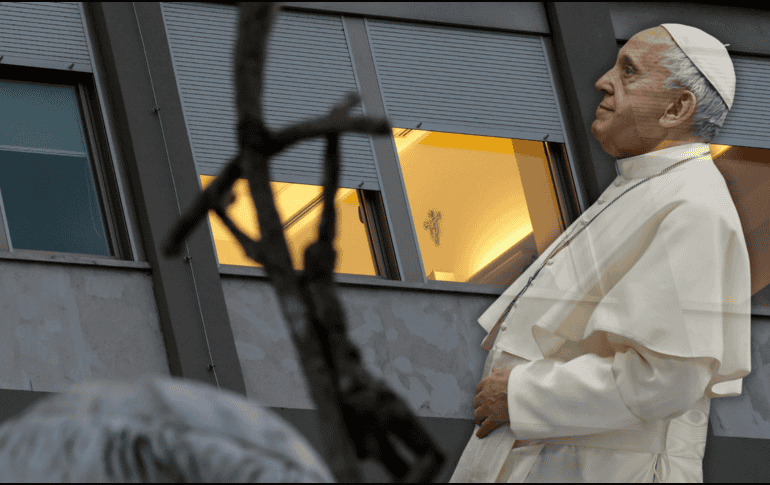 El Vaticano anunció el viernes que reducirá la frecuencia de los partes médicos, lo que calificó como un avance positivo en la salud del Papa Francisco. EFE / AFP / ARCHIVO