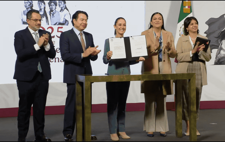 Sheinbaum firmó el decreto de la reforma a los artículos 4 y 27 de la Constitución, en materia de conservación y protección de los maíces nativos. ESPECIAL