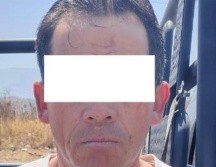 Tras la revisión del sujeto, identificado como Israel 'N' de 46 años de edad, los policías localizaron un billete de 500 pesos y tres bolsas plásticas que contenían marihuana. CORTESÍA