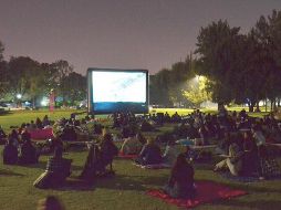 Cinemalive organiza funciones gratuitas cada semana en diversos puntos de la Zona Metropolitana de Guadalajara, brindando la posibilidad de ver películas destacadas en lugares icónicos como el Parque Metropolitano y el Parque Alcalde. FACEBOOK / Cinemalive