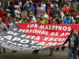 Integrantes de la CNTE realizaron protestas para ejercer presión al Gobierno federal a fin de que no se aprobara la reforma al ISSSTE. Sin embargo, continúan con su amenaza de paro a partir de hoy. EL UNIVERSAL