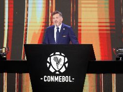 El presidente de la Confederación Sudamericana de Fútbol, Alejandro Domínguez, en el sorteo de la fase de grupos de la Copa Libertadores 2025, en Luque, Paraguay. EFE/J. Pino