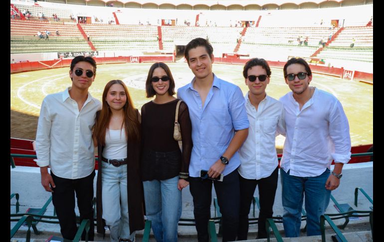 Saúl Perez, Luisa Tostado, Majo Avelar, Carlos Ruvalcaba, Jorge Tostado y Diego Ramírez en la novena corrida de la temporada 2025 en la plaza de toros Nuevo Progreso. GENTE BIEN JALISCO / C. Jimeno