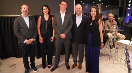 Jorge Plasencia , Andrea González, Aymeric Bardon, Jaime Plasencia y Diana Ruiz en la inauguración de la nueva agencia Stellantis Santa Anita en López Mateos Sur. GENTE BIEN JALISCO / A. Martínez