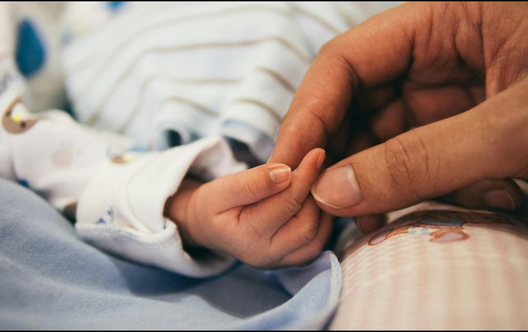 El embarazo y la lactancia son etapas que requieren cuidados integrales. UNSPLASH / A. ROMANSA