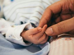 El embarazo y la lactancia son etapas que requieren cuidados integrales. UNSPLASH / A. ROMANSA