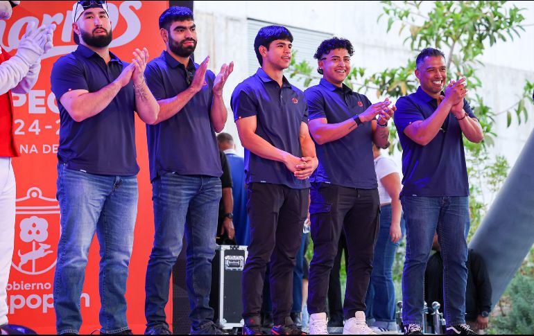 El equipo albiazul recibió un cálido reconocimiento por parte del presidente de Zapopan. EL INFORMADOR/ H. FIGUEROA.