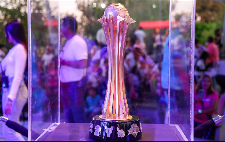 El equipo albiazul recibió un cálido reconocimiento por parte del presidente de Zapopan. EL INFORMADOR/ H. FIGUEROA.