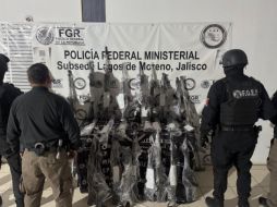 Durante el operativo, los oficiales observaron a un hombre presuntamente armado fuera de la finca, quien huyó al notar la presencia policial. ESPECIAL