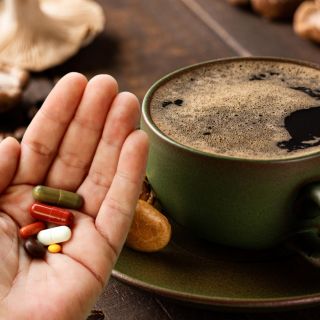 Medicinas que NO se deben mezclar con café por salud