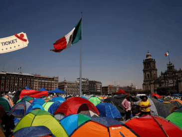 Los docentes exigen la eliminación de las UMAs y afores, la derogación de la Ley del ISSSTE y la restitución del régimen de pensiones solidarias. SUN / ARCHIVO / D. Sánchez
