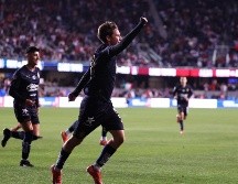 Mateo Chávez arrancó con la fiesta rojiblanca al marcar el primer gol del partido celebrado en Estados Unidos. X/Chivas