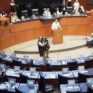 Morena revienta sesión en el Senado de la República