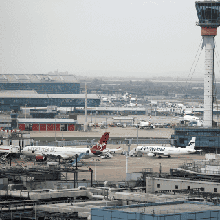 Cierran aeropuerto de Heathrow en Londres; esto se sabe