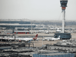 El Aeropuerto de Heathrow es uno de los aeropuertos más concurridos del mundo para viajes internacionales. EFE / T. Akmen