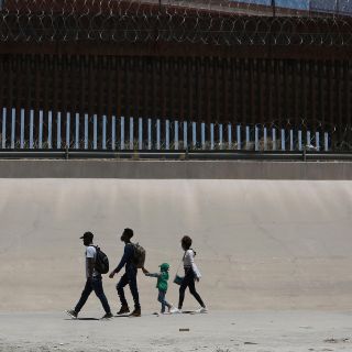 EU suspende financiación de asistencia legal para menores migrantes