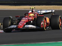 Lewis Hamilton se llevó la victoria en la carrera sprint del Gran Premio de China, dominando de principio a fin y consiguiendo su primer triunfo con Ferrari. AP / A. Wong