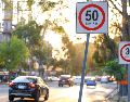 Avenida Vallarta. Los automovilistas se confunden al ver letreros que establecen dos límites de velocidad colocados a menos de cinco metros entre sí. EL INFORMADOR/H. Figueroa