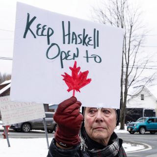 Estados Unidos limita el acceso a canadienses en biblioteca fronteriza 