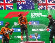 Piastri, Norris y Russell subieron al podio en Shanghái. EFE/A. Plavevski