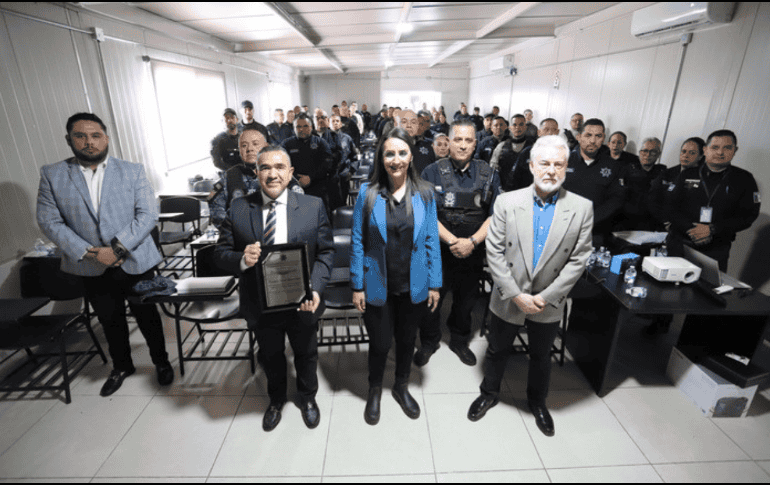 La presidenta municipal, Laura Imelda Pérez Segura, agradeció a los policías por capacitarse. ESPECIAL