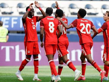 Canadá demostró por qué es considerado un cuadro de peligro en la zona. EFE/ C. BREHMAN.