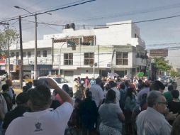 Hartos del desabasto de agua, vecinos se manifestaron ayer en el municipio de Tlaquepaque. EL INFORMADOR/ O. González