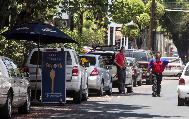 Valet Parking. Las autoridades tapatías buscan ordenar la prestación de este servicio. EL INFORMADOR/Archivo